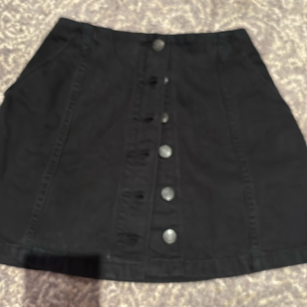 Wilfred short black Jean skirt with buttons down front in 00